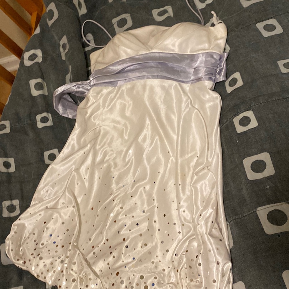 I am selling a white and grey dress